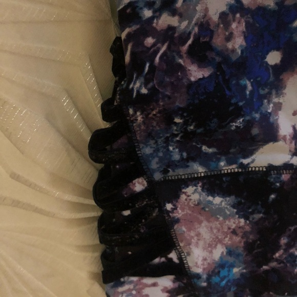 A lot of Workout Gear - 5 Legging-XS & 5 tops size small - EUC - Picture 12 of 15